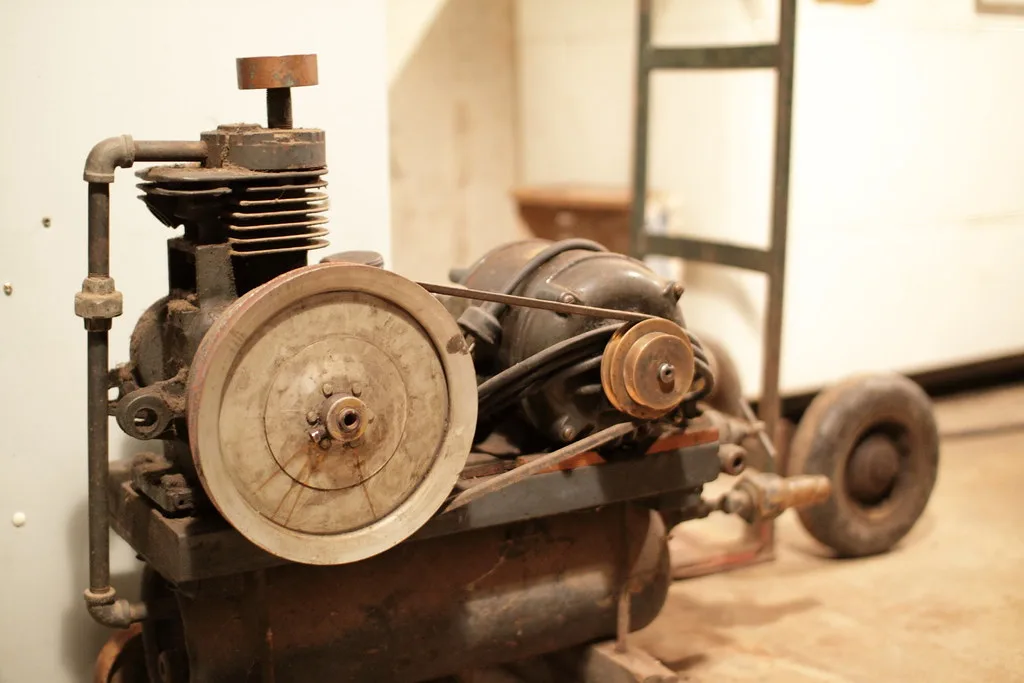 Piston Air Compressor vs Rotary Screw: Which Should You Buy?